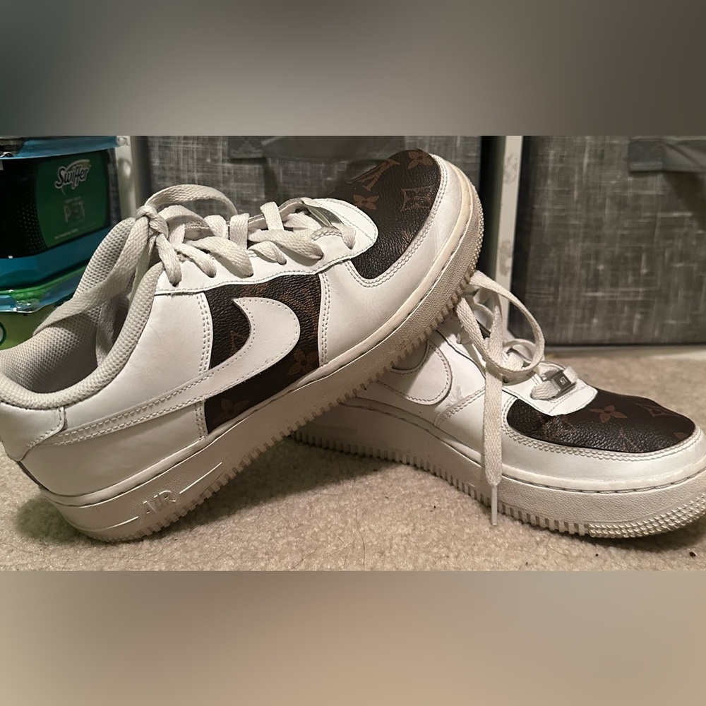 Custom Louis Vuitton AF1